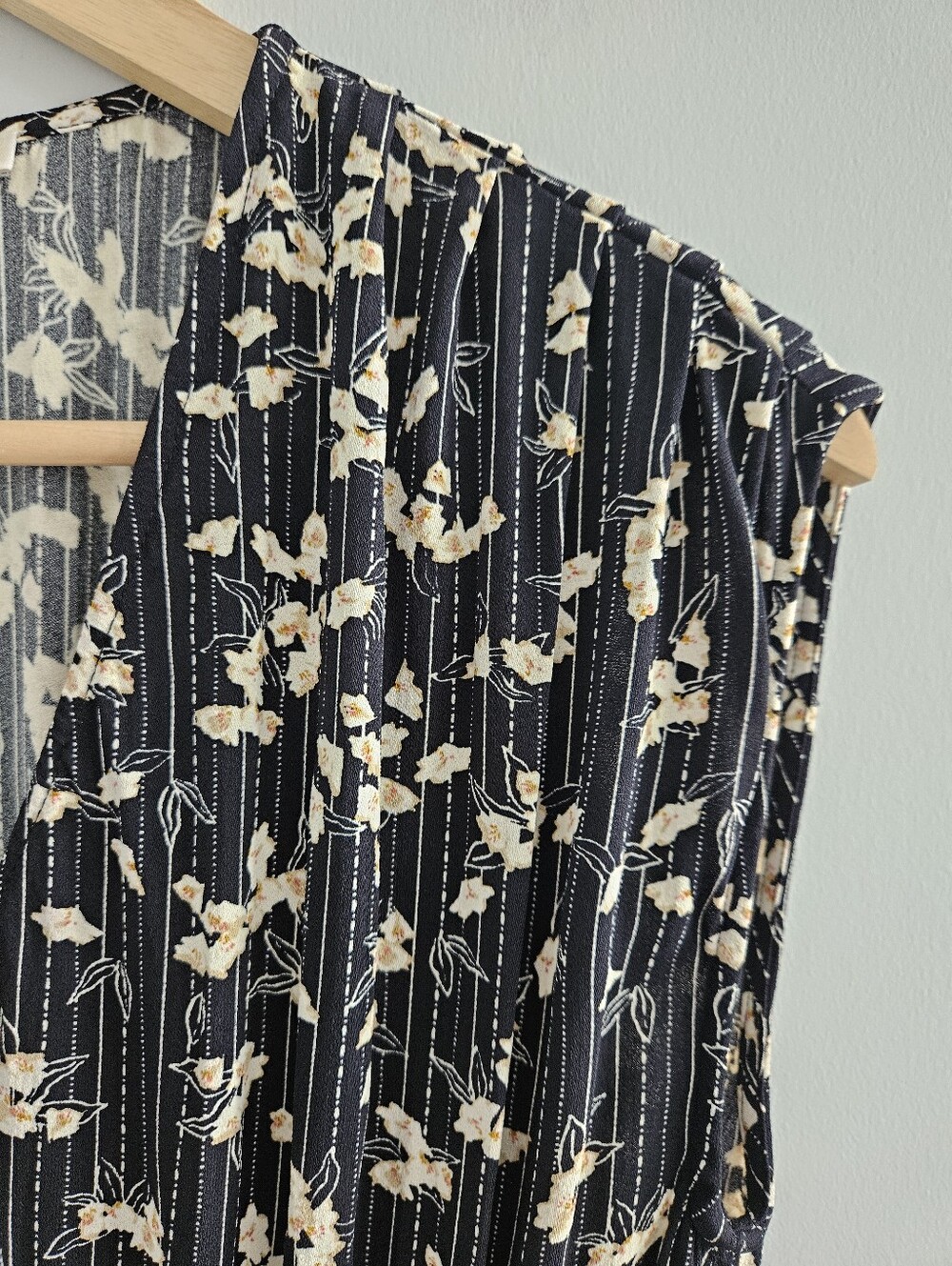 Sessun Ida Crepe Midi Dress Women’s Size Medium Floral Contemporary Chic - Picture 8 of 14